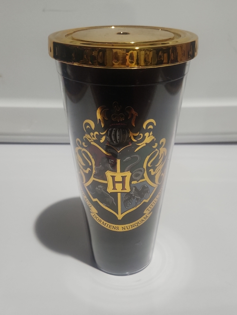 Harry Potter Hogwarts Crest Black And Gold Plastic Travel Tumbler